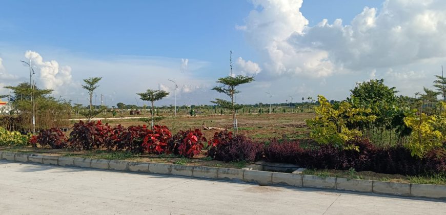 OPEN PLOTS With Clubhouse & Swimming pool @GOLLUR, Near Shamshabad – 8500204047